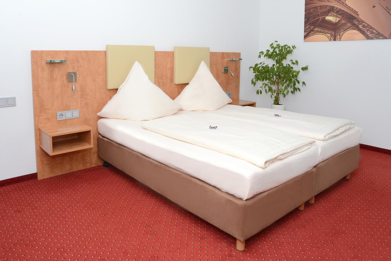 Hotel Jaegerhof Roth  Buitenkant foto