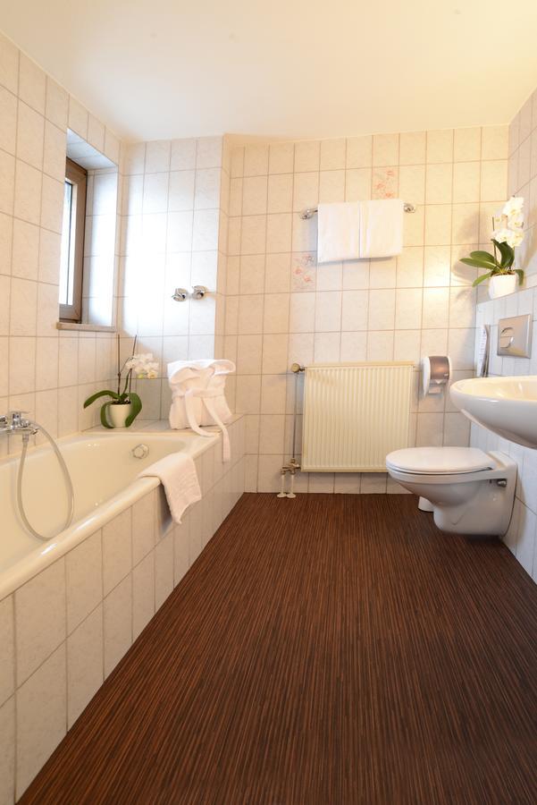 Hotel Jaegerhof Roth  Buitenkant foto