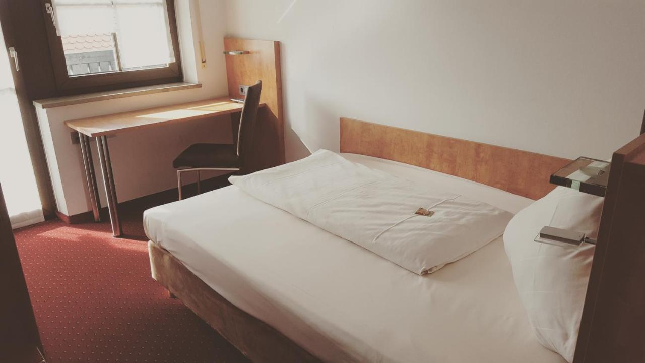 Hotel Jaegerhof Roth  Buitenkant foto